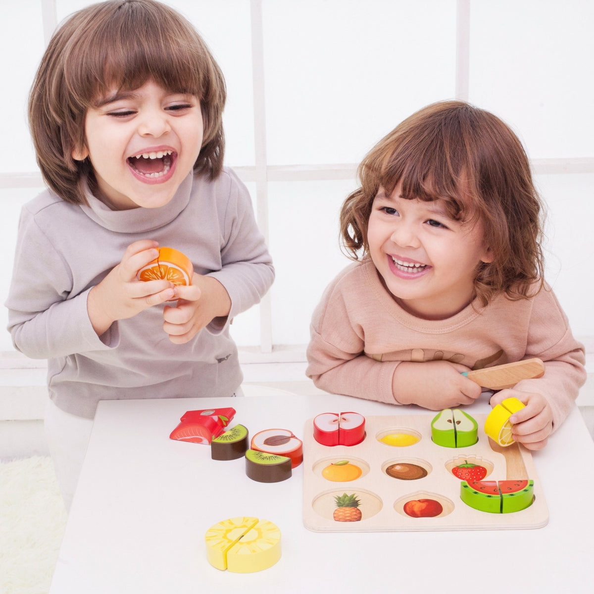 CLASSIC WORLD Montessori vaisių pjaustymo rinkinys 20 vnt.