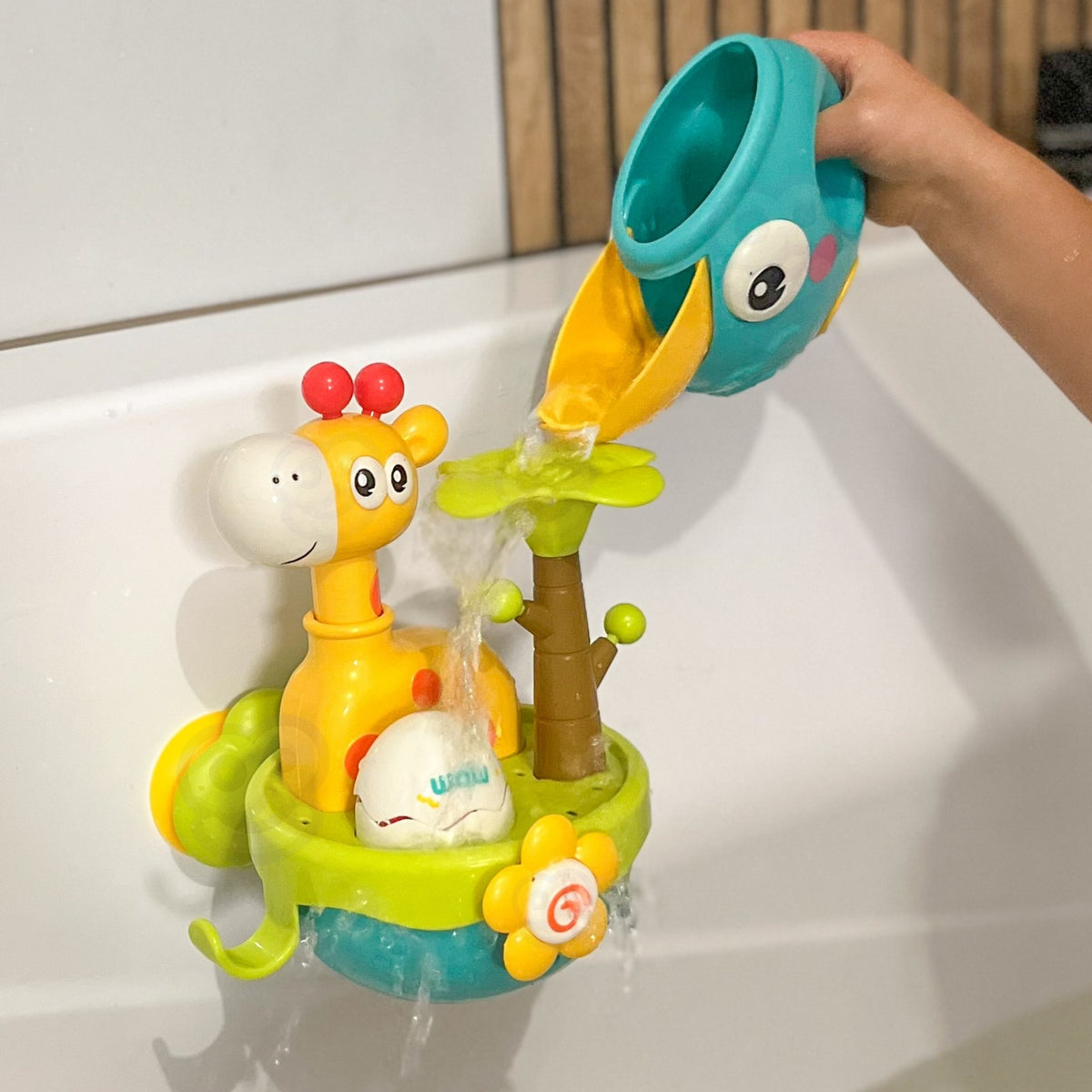 WOOPIE BABY Žirafa Vonios Žaislas su Siurbtuku ir Piltuvėliu