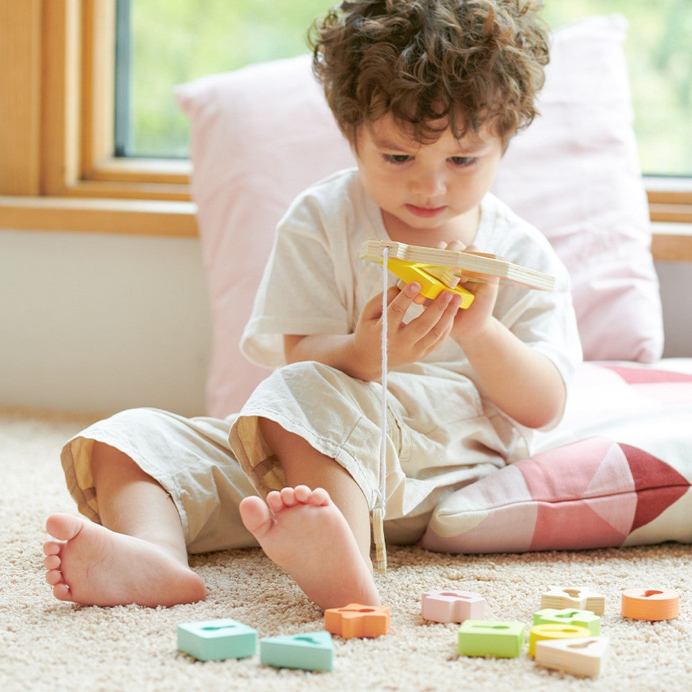 CLASSIC WORLD Medinis vėrinukas Raktai ir Durys MONTESSORI 11 vnt.