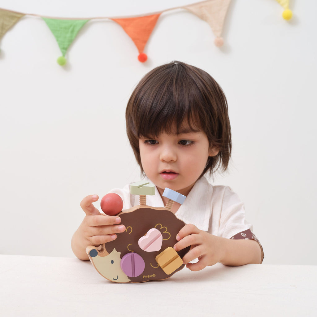 VIGA PolarB Medinis Ežiukas su Montessori Varžtais