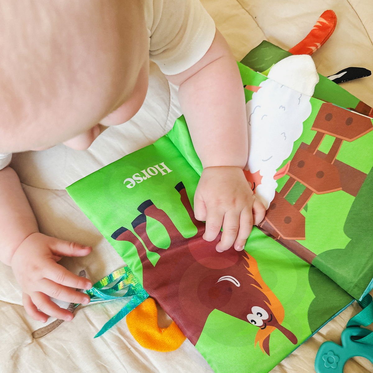 WOOPIE BABY šlamanti pažintinė knygelė su gyvūnų uodegomis