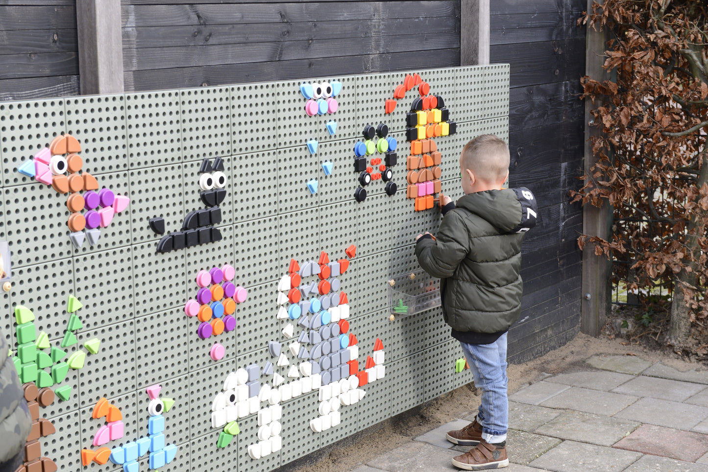 MASTERKIDZ 64 geometrinių kaištelių rinkinys STEM lentoms