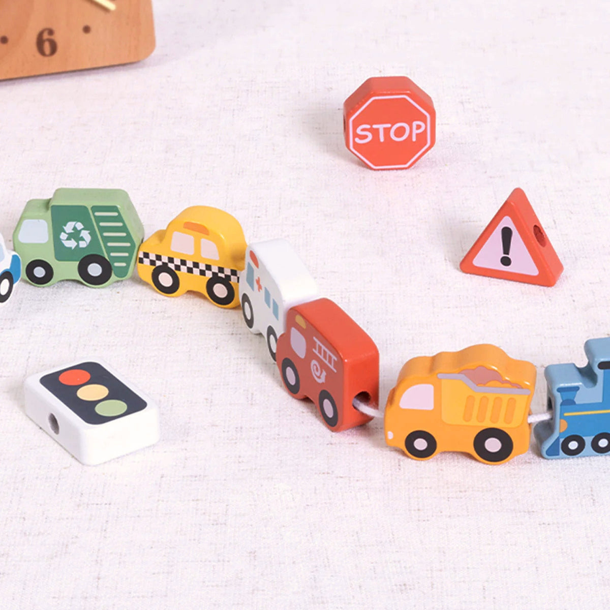 WOOPIE GREEN Medinis Vėrimo Žaislas Transportas, 13 dalių