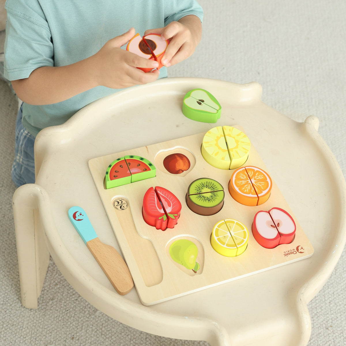 CLASSIC WORLD Montessori vaisių pjaustymo rinkinys 20 vnt.