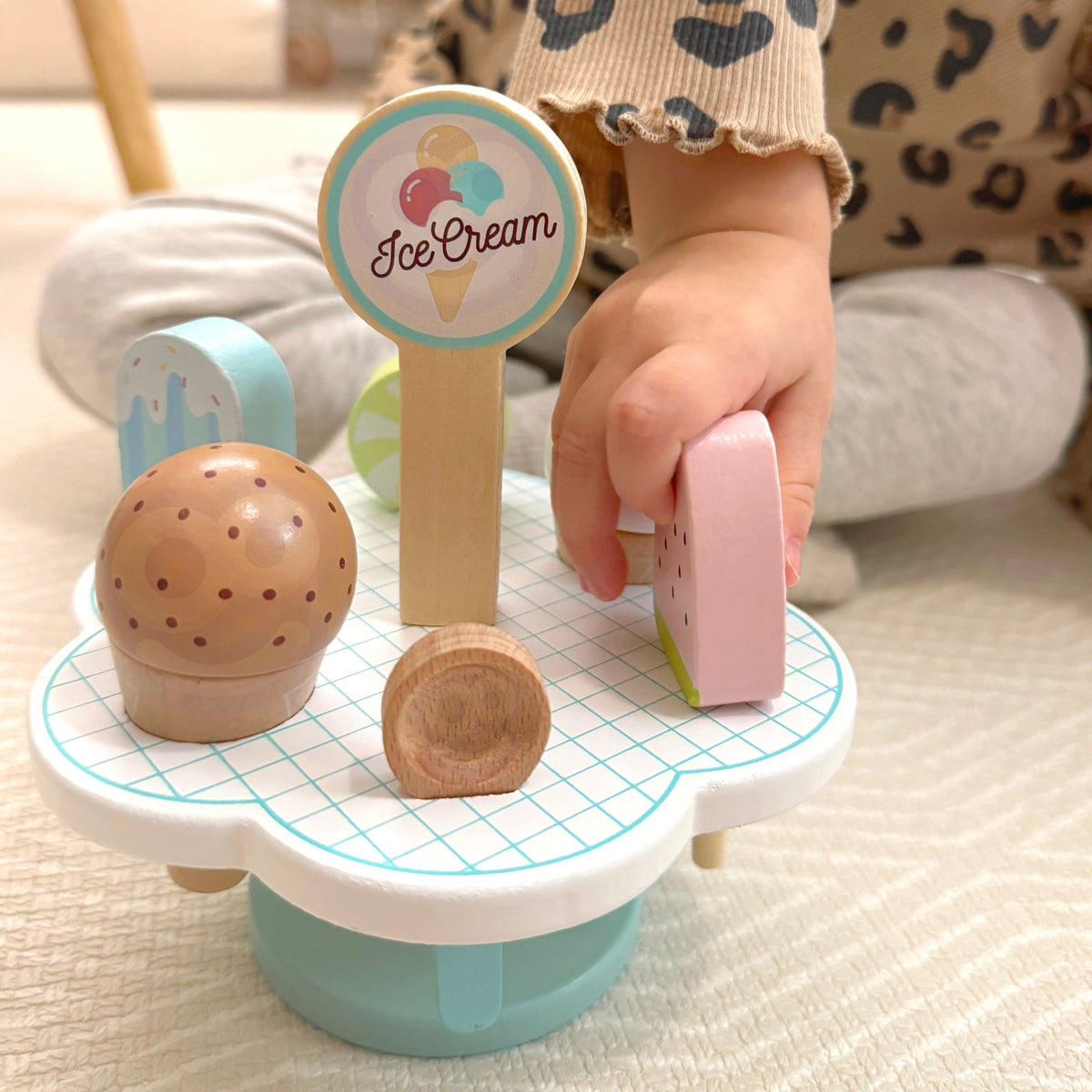 TOOKY TOY Medinis magnetinis ledų rinkinys su stovu