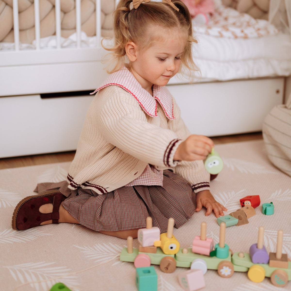 CLASSIC WORLD Montessori Medinis Vikšro Traukinukas-Dėlionė