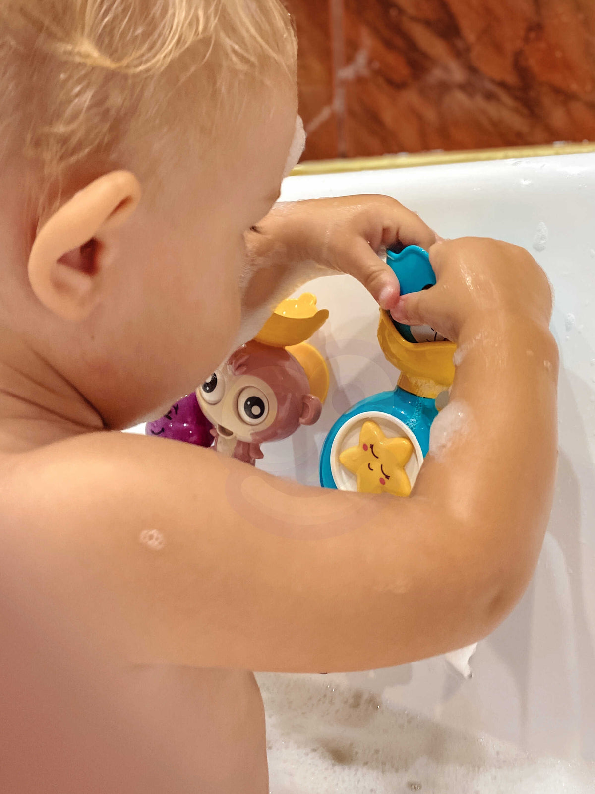 WOOPIE BABY Beždžionėlė – Vandens Žaislas su Puodeliu