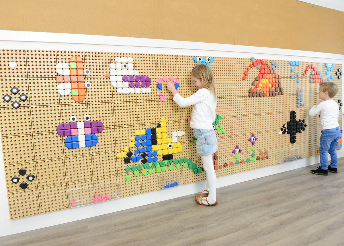 MASTERKIDZ 64 geometrinių formų kaladėlių STEM lentoms