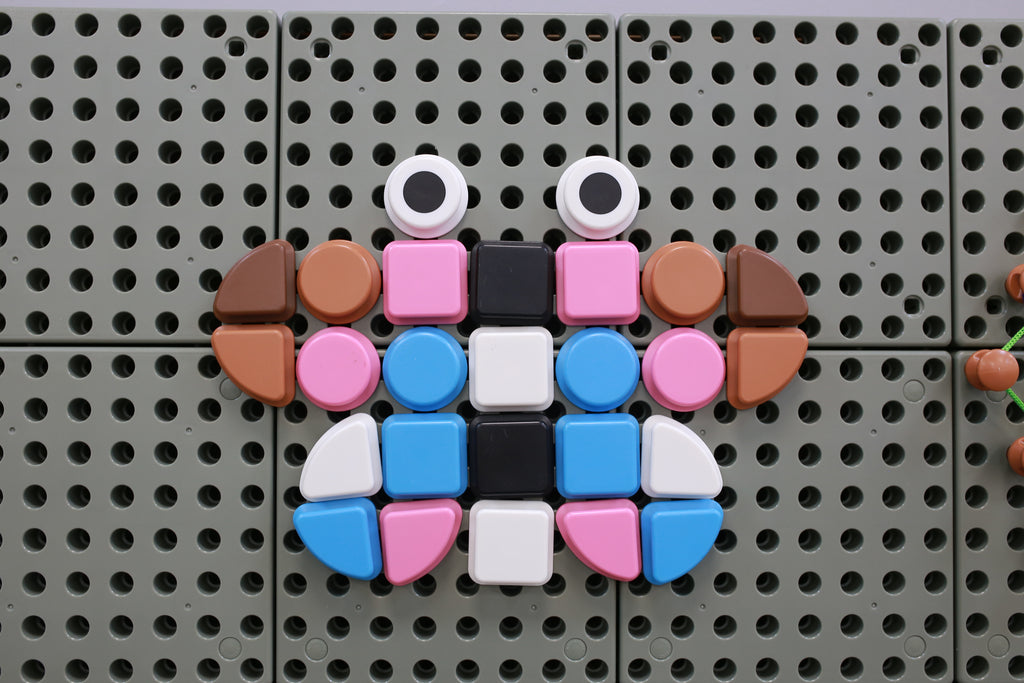 MASTERKIDZ 64 Geometrinių Kaiščių Rinkinys STEM Lentoms