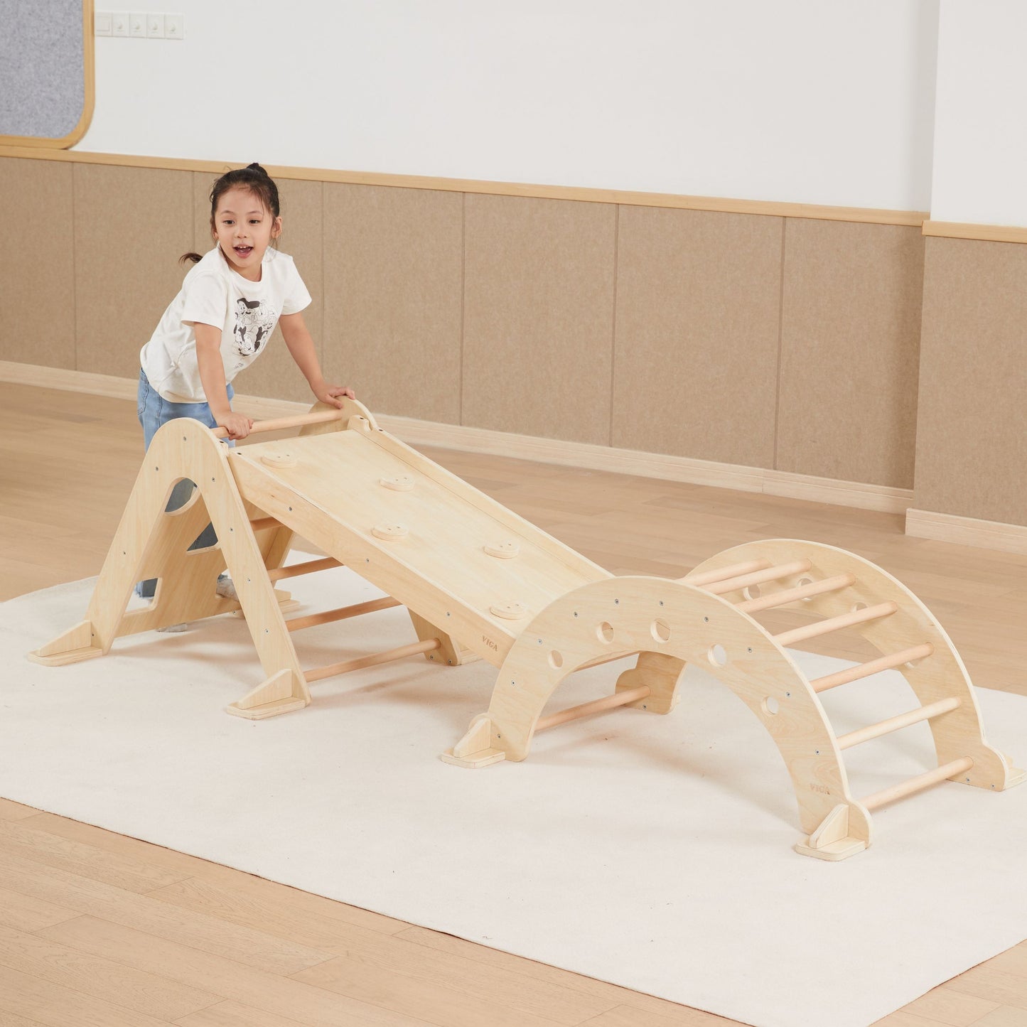 Viga Toys Piklerio trikampis 3 in 1 su čiuožykla ir supynėmis