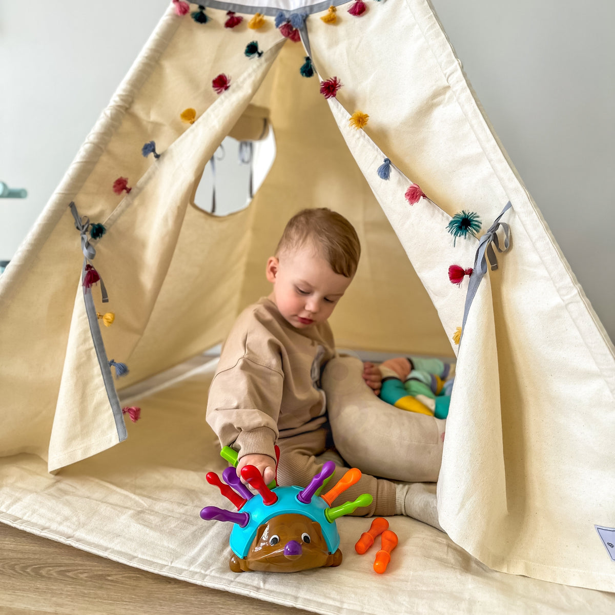 WOOPIE Ežiukas Rūšiuoklis Montessori 4in1 – Skaičiai ir Spalvos