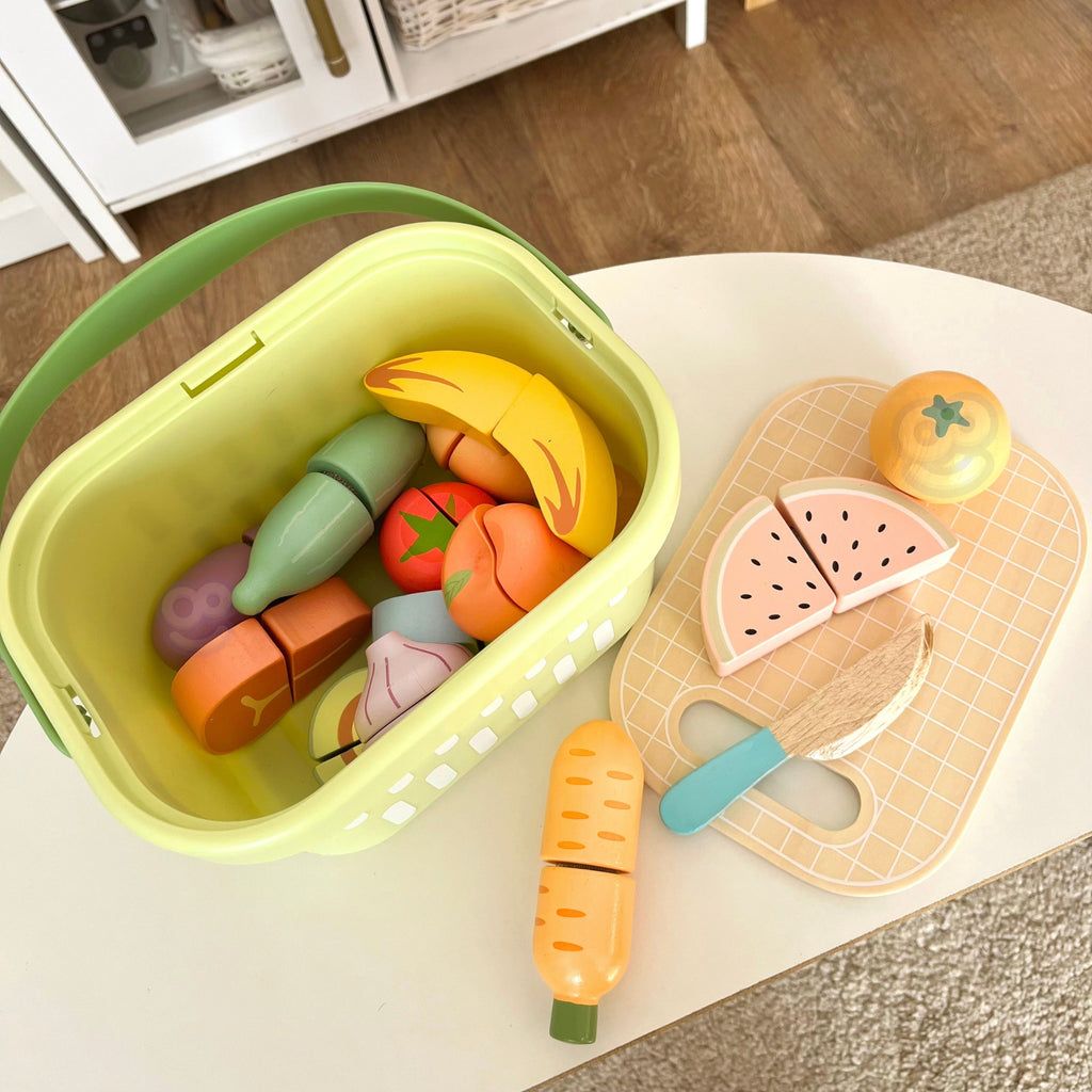 TOOKY TOY Medinė Pikniko Krepšelis su Maisto Pjaustymo Rinkiniu 21 vnt.