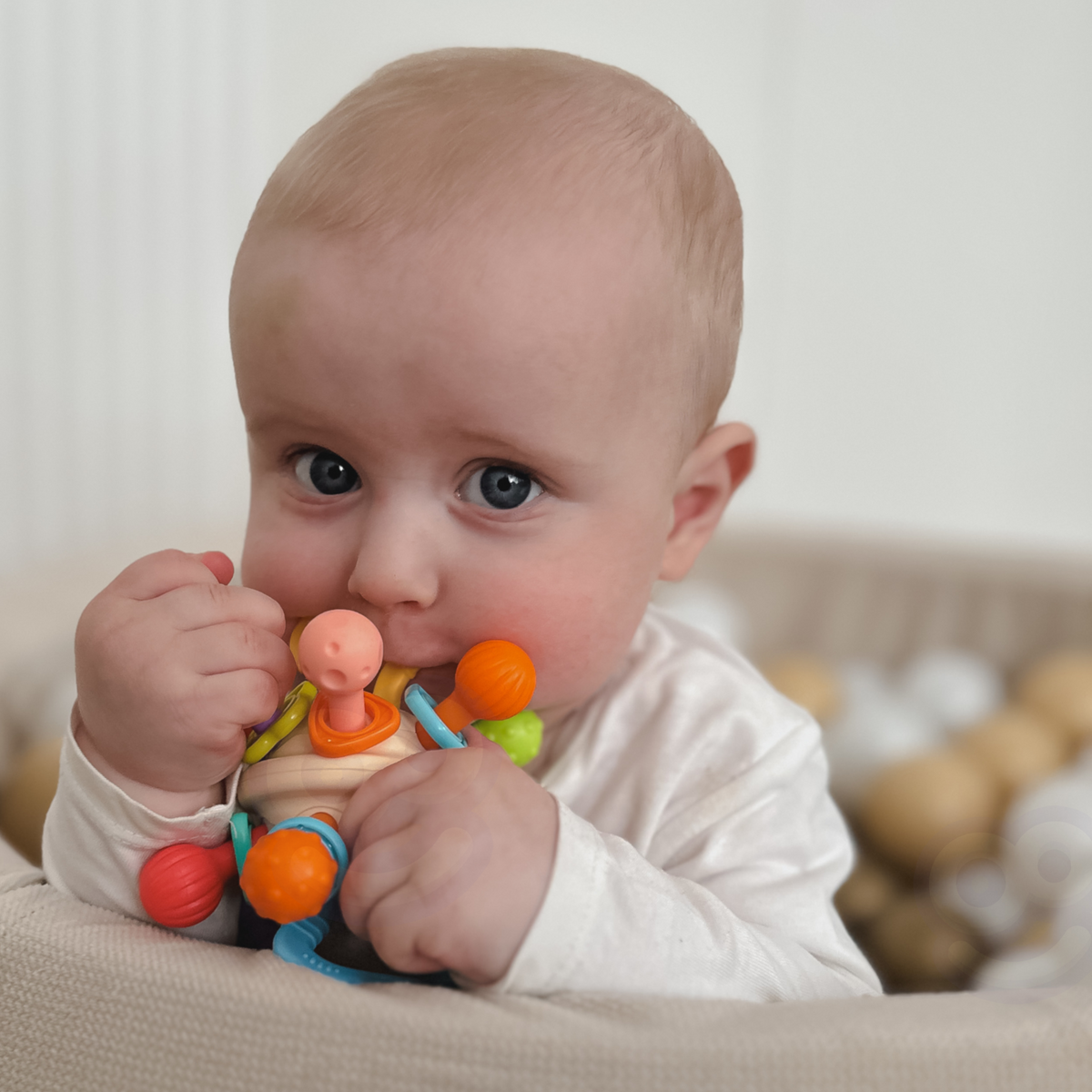 WOOPIE BABY minkštas barškutis-kramtukas 2in1 kūdikiams 0m+