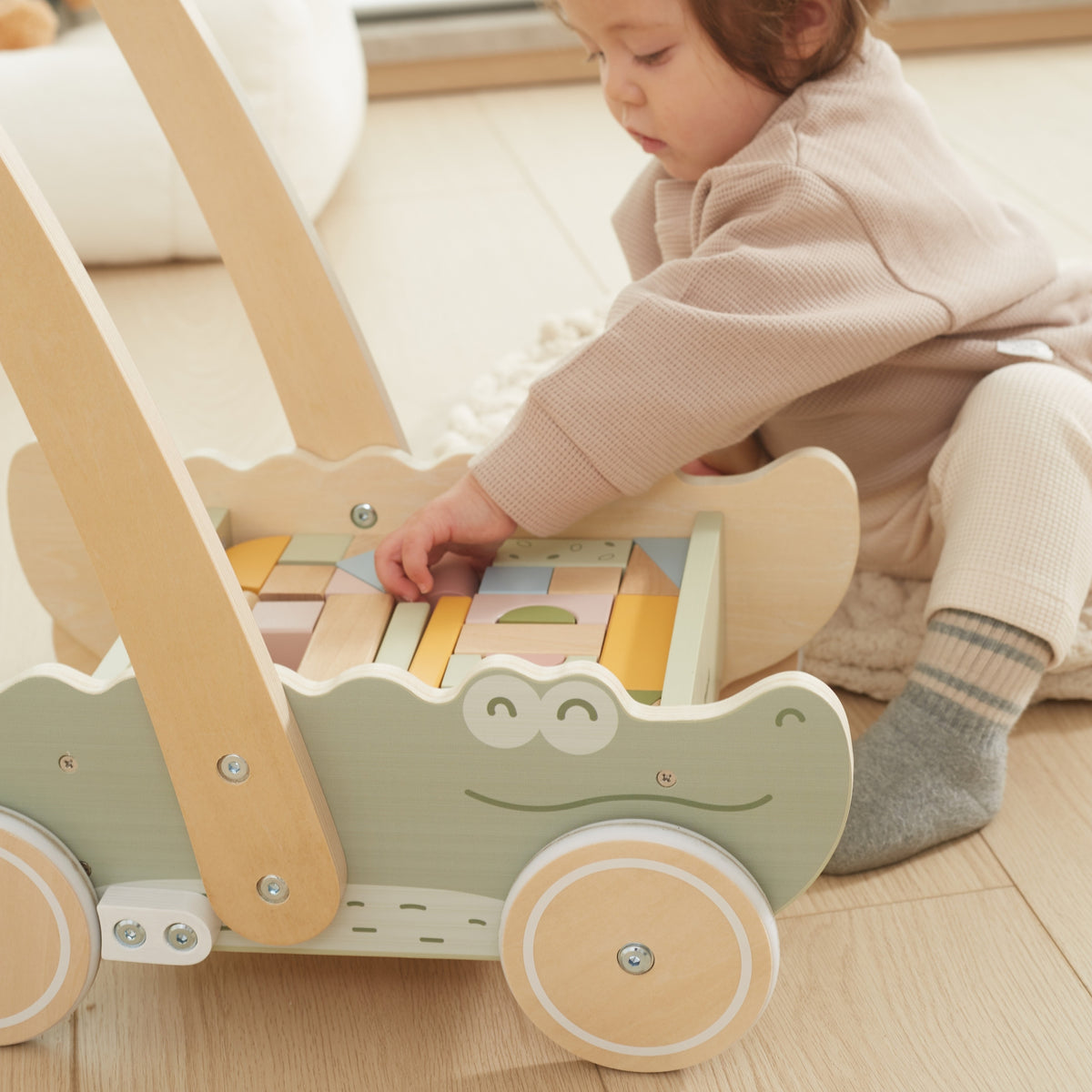 Viga Wooden Pusher Trolley – medinis vaikštynas Krokodilas