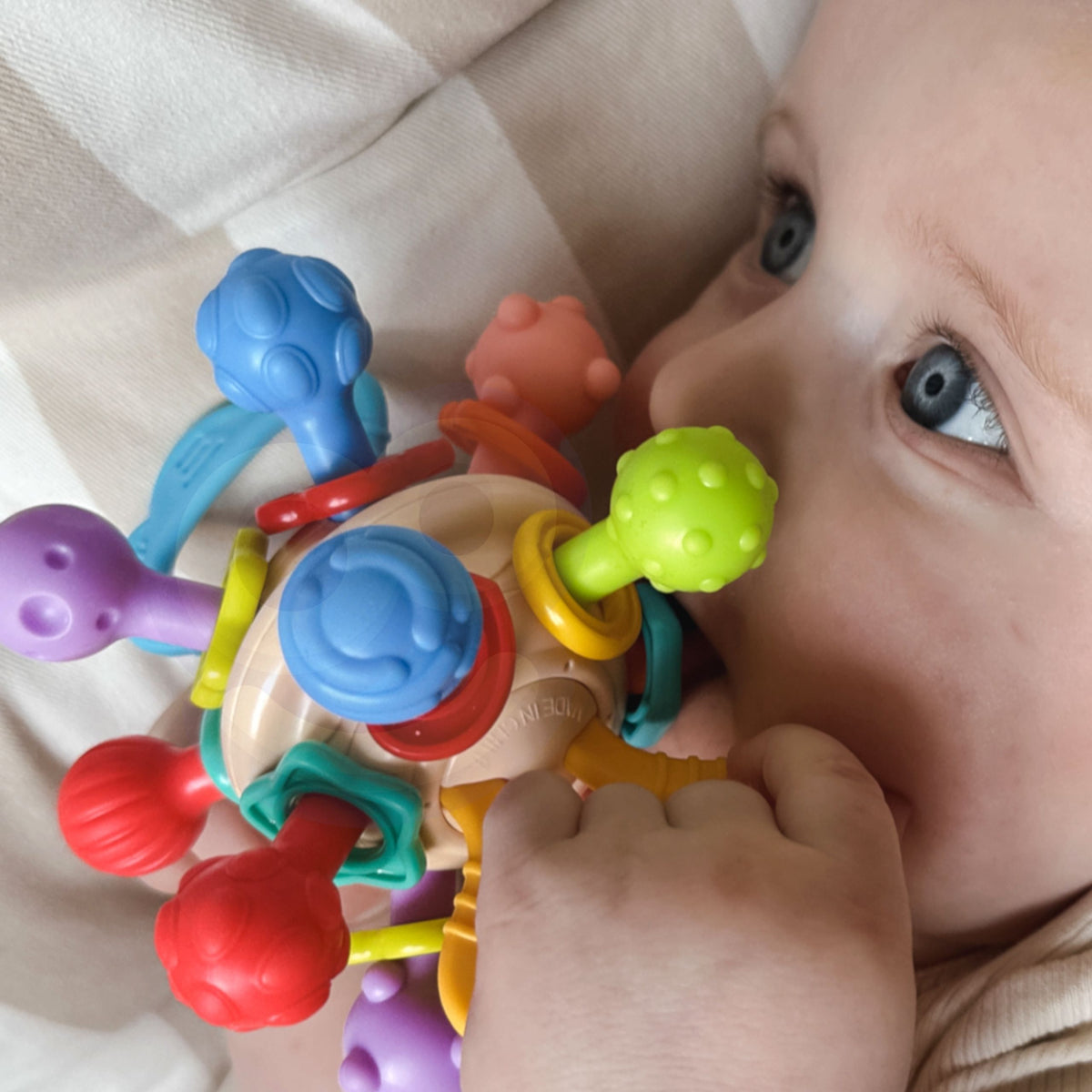 WOOPIE BABY minkštas barškutis-kramtukas 2in1 kūdikiams 0m+