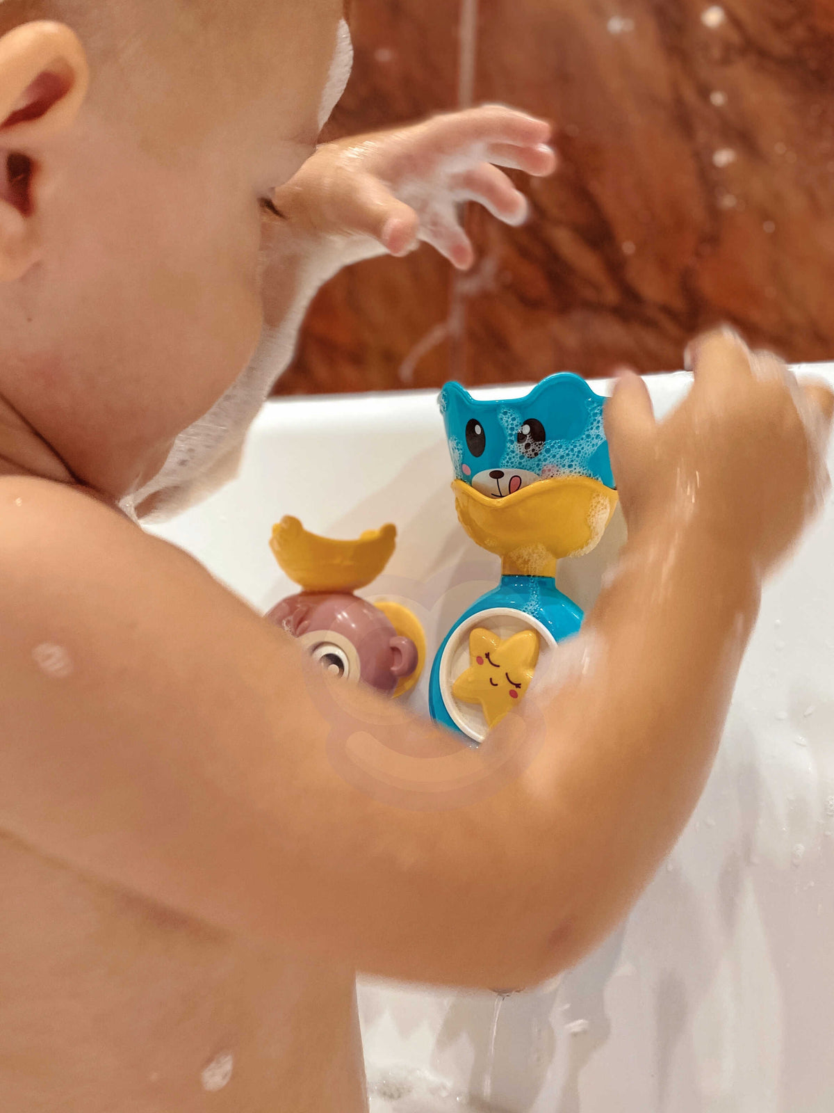WOOPIE BABY Beždžionėlė – Vandens Žaislas su Puodeliu