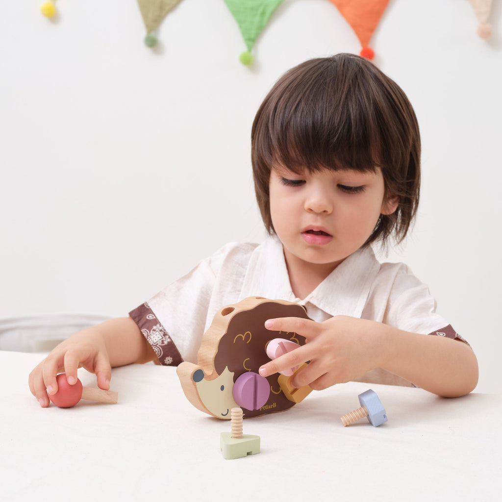 VIGA PolarB Medinis Ežiukas su Montessori Varžtais