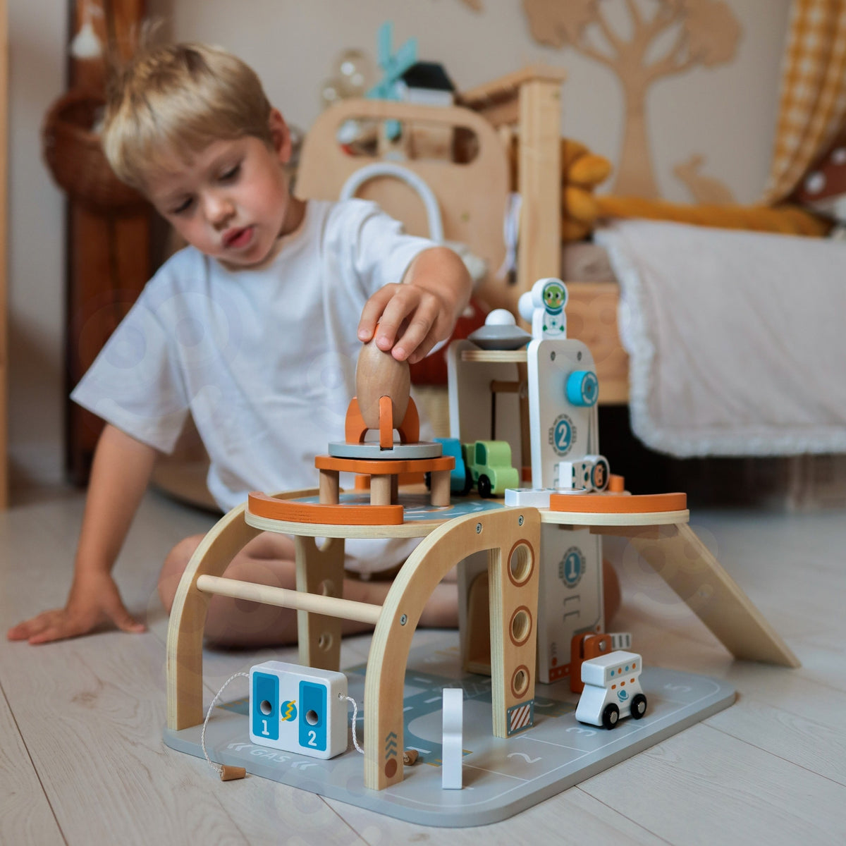 TOOKY TOY Medinė Kosminė Parkavimo Stotelė su Rakete