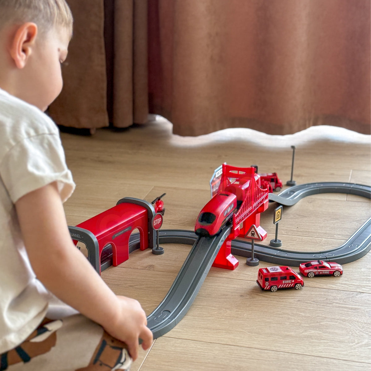 WOOPIE Elektrinis traukinukas Ugniagesių stotis 66 detalės