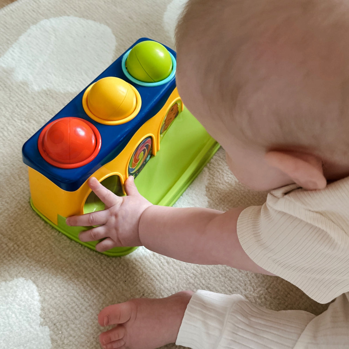 WOOPIE BABY spalvingas Montessori kalimo takelis su plaktuku