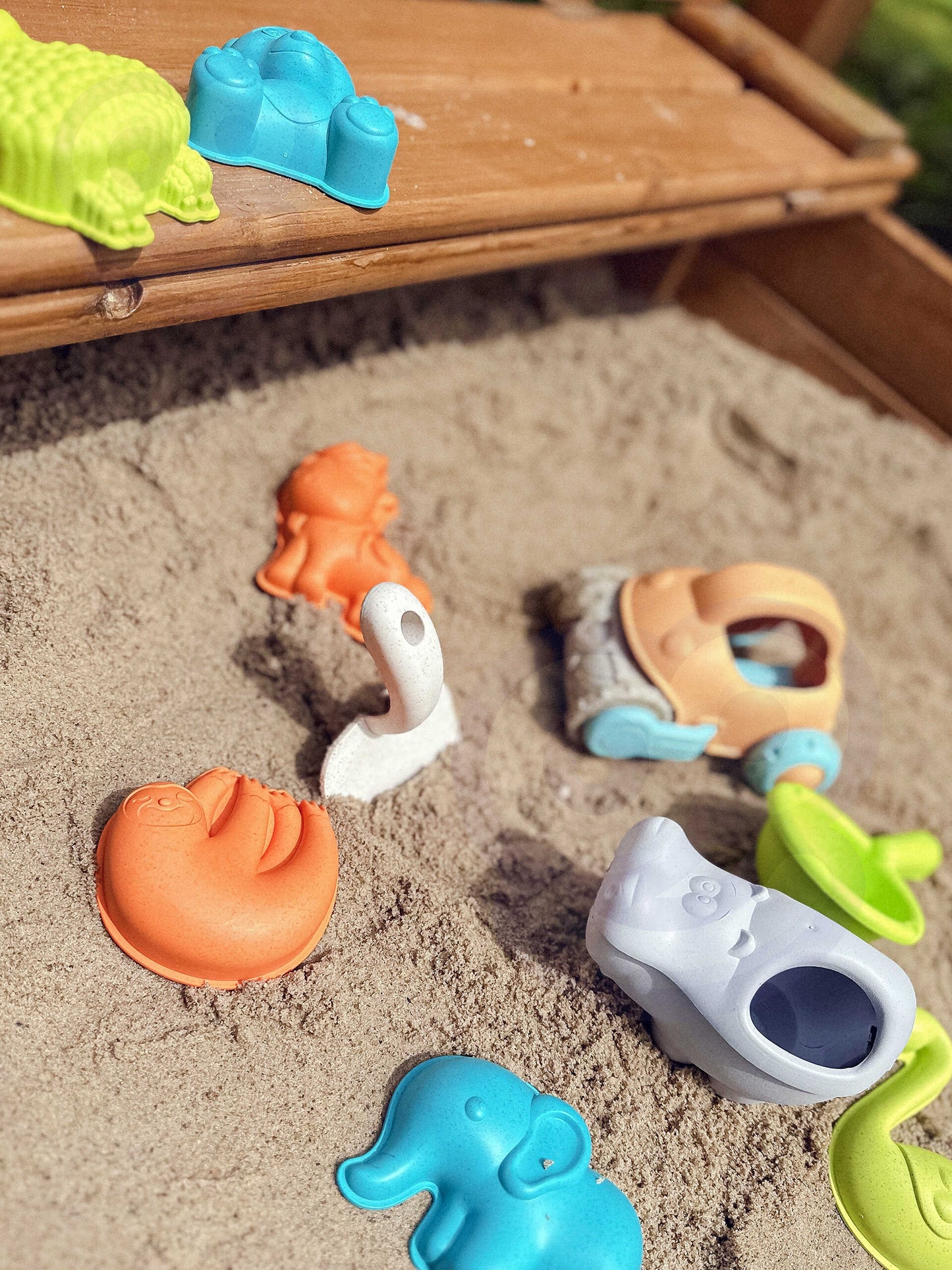 WOOPIE GREEN Smėlio rinkinys su mašinėle, 10 dalių, biologiškai skaidus, organinis – vaizdas 2