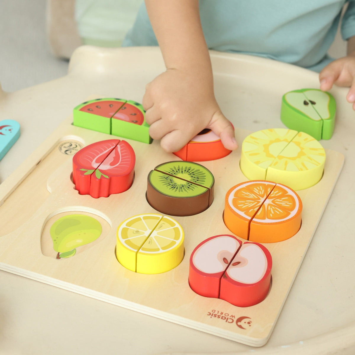 CLASSIC WORLD Montessori vaisių pjaustymo rinkinys 20 vnt.