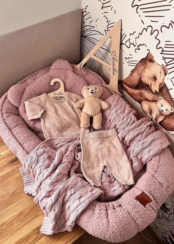 Kūdikių lizdelis Meškutis su pliušine pagalvėle – ypač švelnus ir jaukus